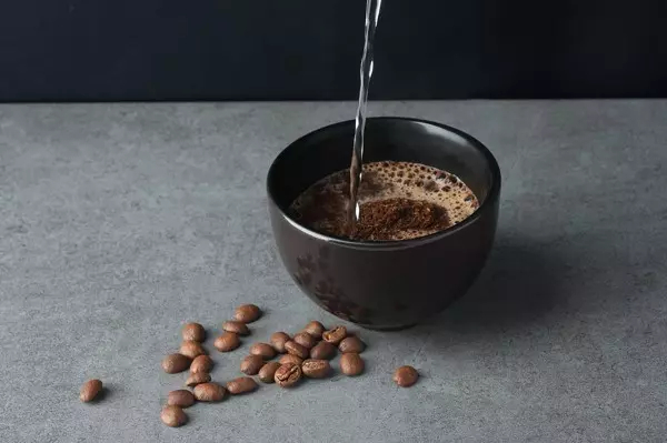 Pojizdný stánek se střechou. Zdroj: jggastro Loveramics Colour Changing miska na cupping | Lázeňská káva